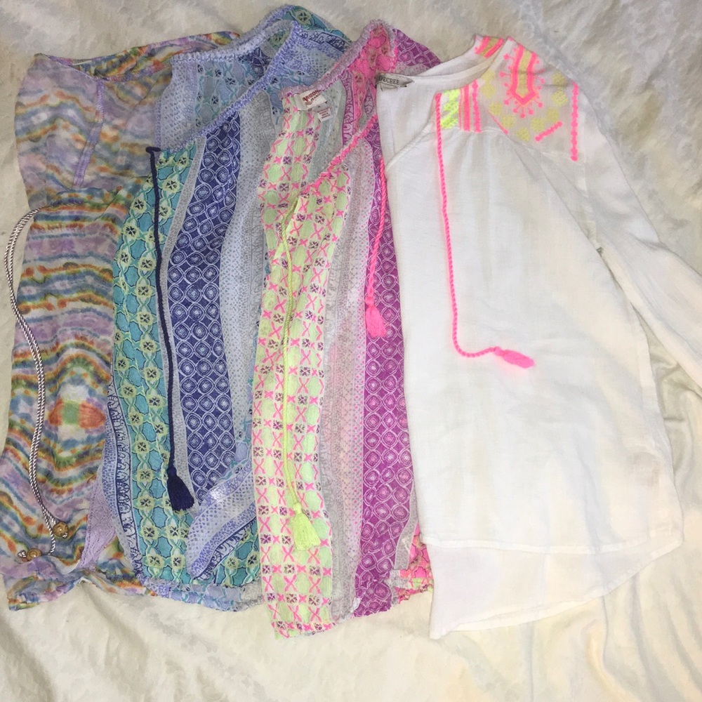 🌺🌸Bundle of 4 summer shirts all same style.🌺🌸